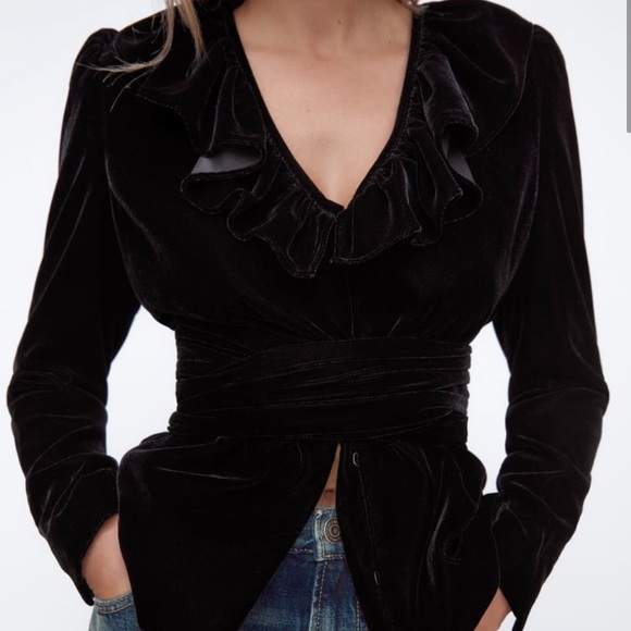 🌙ZARA black ruffled tie belt velvet blazer🌙 - Picture 9 of 10